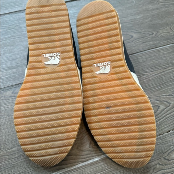 Sorel Ella Slip on shoes- size 7.5 - Picture 2 of 5